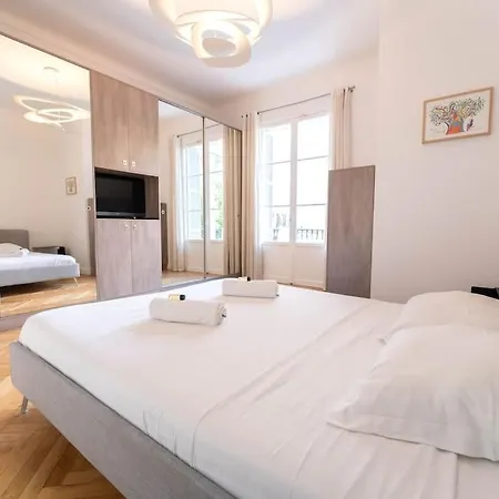 Apartment Superbe Avec Jardin Piscine, Garage *