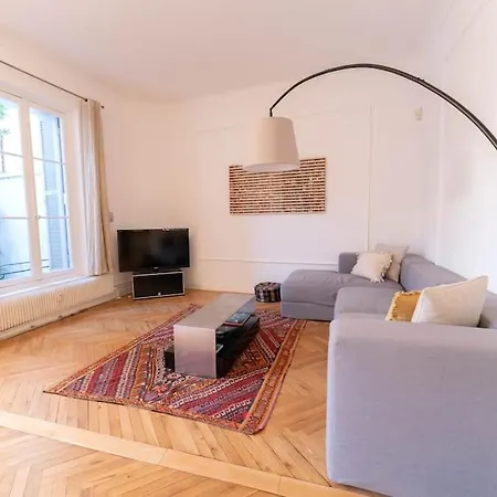 Superbe Avec Jardin Piscine, Garage Apartment Nice