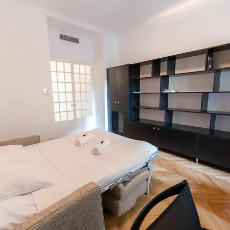 Apartment Superbe Avec Jardin Piscine, Garage *
