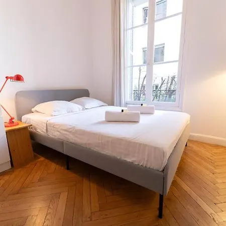 Superbe Avec Jardin Piscine, Garage Apartment