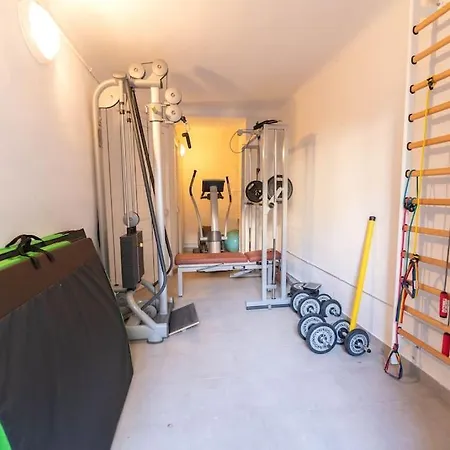 Apartment Superbe Avec Jardin Piscine, Garage *
