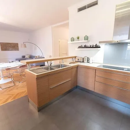 Superbe Avec Jardin Piscine, Garage * ניס