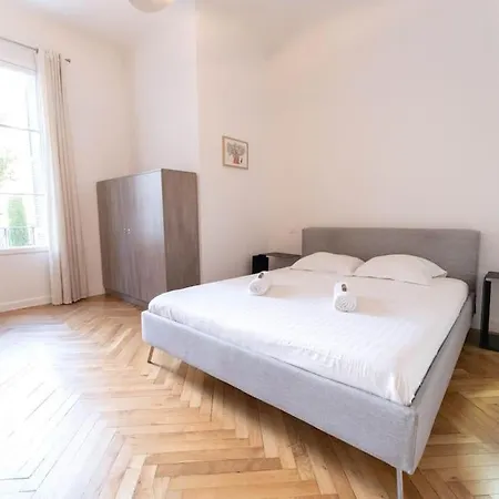 Superbe Avec Jardin Piscine, Garage Apartment Nice