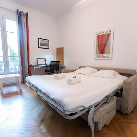 Superbe Avec Jardin Piscine, Garage Apartment