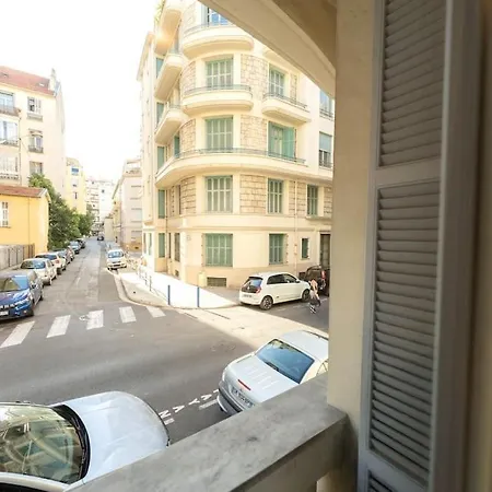 Superbe Avec Jardin Piscine, Garage Apartment Nice